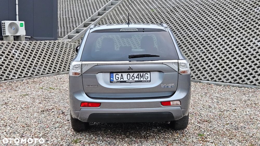 Mitsubishi Outlander 2.0 4WD Plus - 17