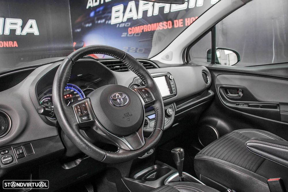 Toyota Yaris 1.5 HSD Sport - 19
