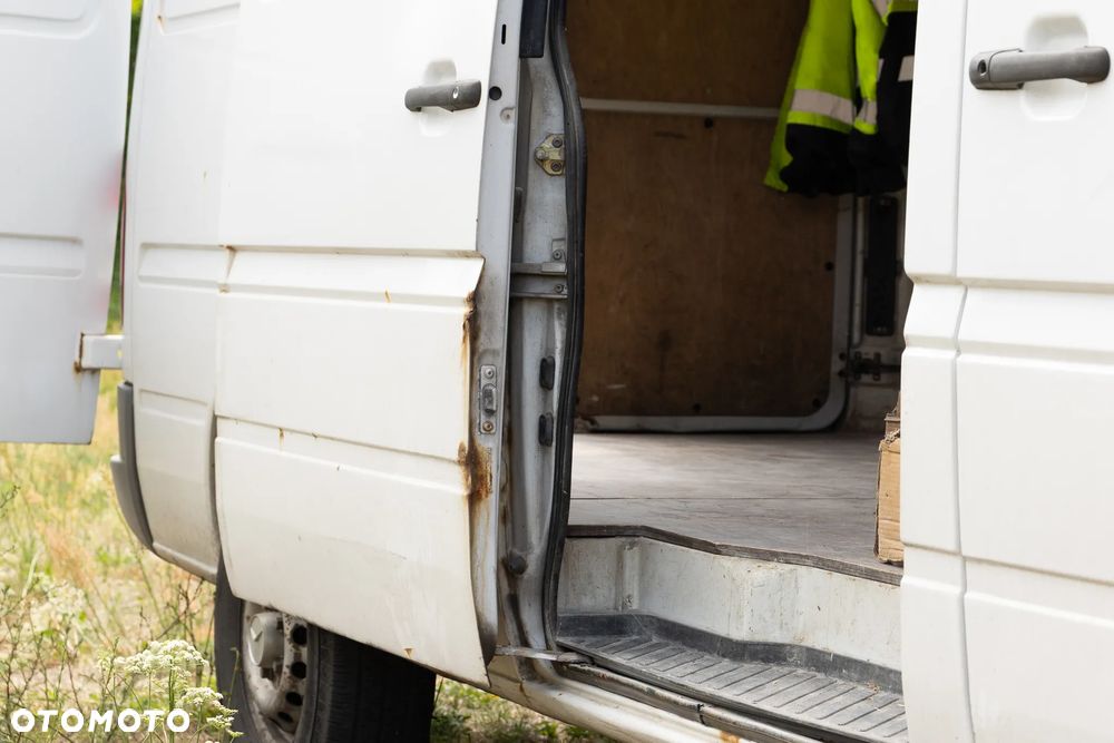 Mercedes-Benz Sprinter - 15