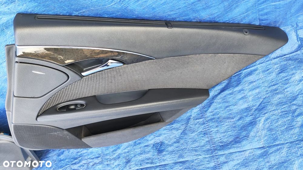 BOCZKI BOCZEK TAPICERKA DRZWI LEWY PRAWY TYŁ ROLETA ŻALUZJA KOMPLET A2118100520 A2118100620 A2117302663 A2118100830 A2117302563 A2118100730 MERCEDES E-KLASA W211 - 2