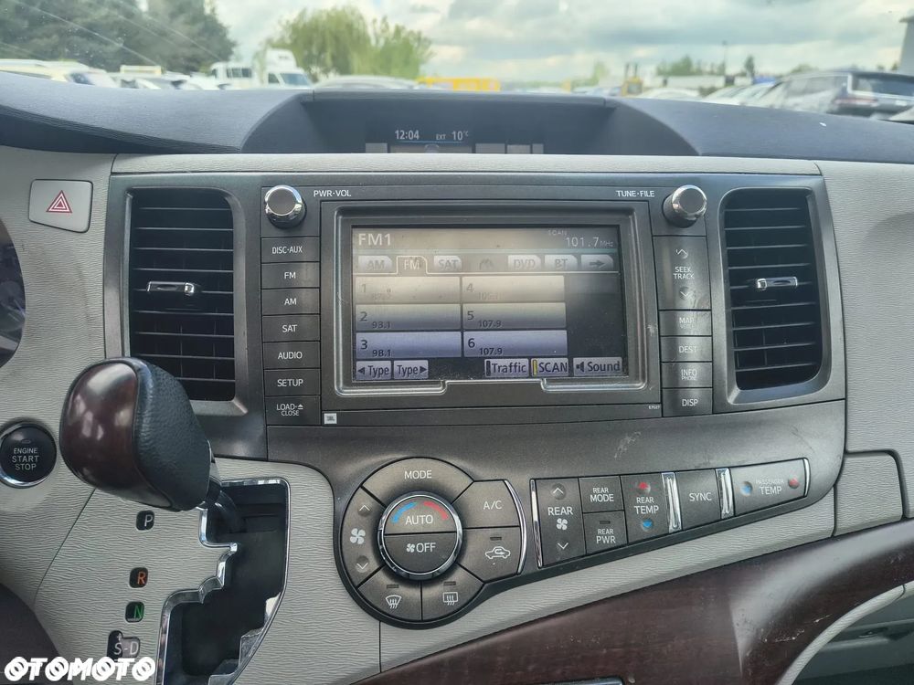 Toyota Sienna - 18