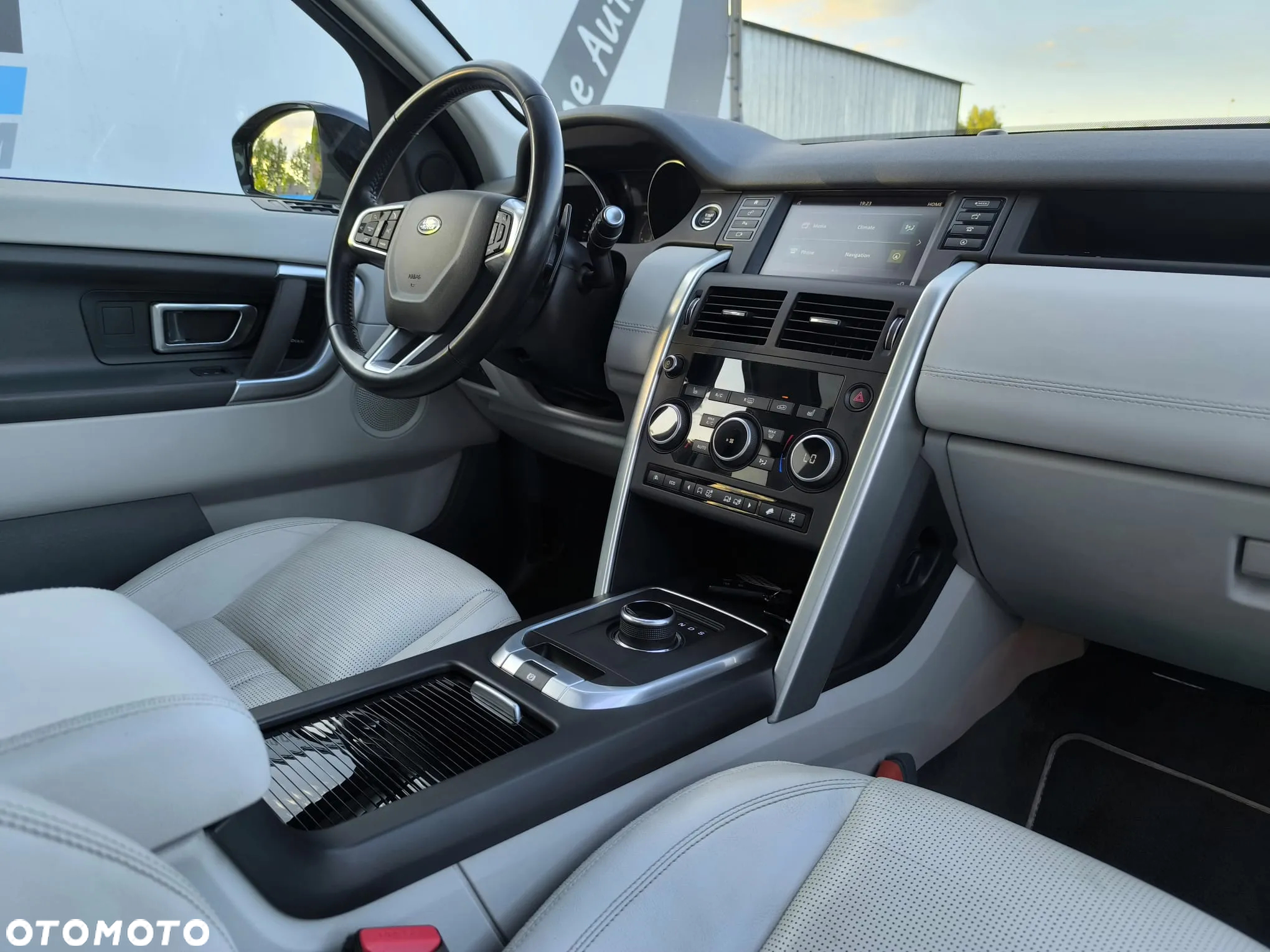 Land Rover Discovery Sport 2.0 TD4 HSE - 13