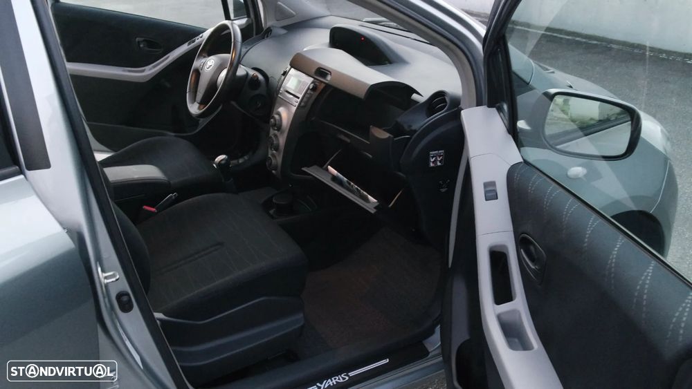 Toyota Yaris 1.0 VVT-i Comfort+AC+VSC - 59