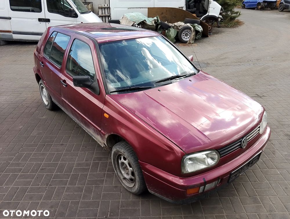 Volkswagen Golf III (95-03r.) 1.6B 74KM. Silnik AEE,  ABU,  AEA,  Skrzynia DGL,  CYZ,  CHV,  DGG,  CJF,  DGH,  CZA   lakier LC3L,  9885.Cały na części. GWARANCJA !!! Przód Tył Zestaw Komplet Drzwi Klapa Zderzak Błotnik Maska Grill Atrapa Szyba Pas Lampa Lusterko Boczki Fotel Kanapa Kokpit Deska Rozdzielcza Przełącznik Włącznik Sterownik Przewody Wiązka Instalacja Moduł Komputer Czujnik Listwa Pompa Alternator Wtryski Głowica Rozrusznik Kompresor Sprzęgło Dwumas Silnik Skrzynia ABS Klimatyzacji Paliwa Wspomagania Kolektor Turbina Przepustnica Zawór Chłodnica Koło Hak Belka Sanki Zawieszenie Mcpherson Półoś Amortyzator Wydech Tłumik Zacisk Most - 3