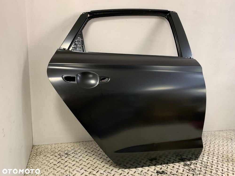 NOWE ORYGINALNE DRZWI PRAWE TYLNE PRAWA TYŁ HYUNDAI I30 III 3 FASTBACK  17-25 77004-G4700 - 4