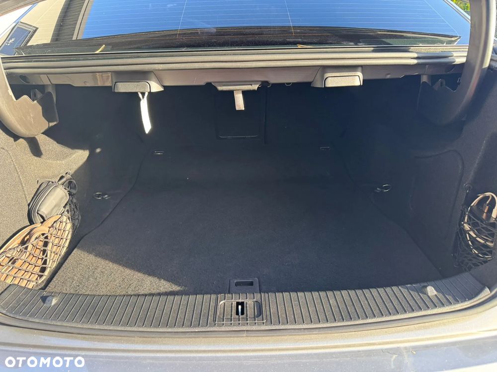 Mercedes-Benz Klasa E 350 CDI DPF BlueEFFICIENCY 7G-TRONIC Elegance - 28