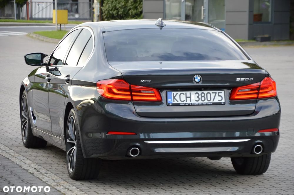 BMW Seria 5 520d xDrive Luxury Line - 4