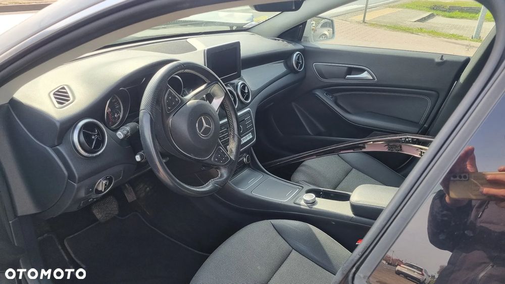 Mercedes-Benz CLA 200 d 7G-DCT UrbanStyle Edition - 33