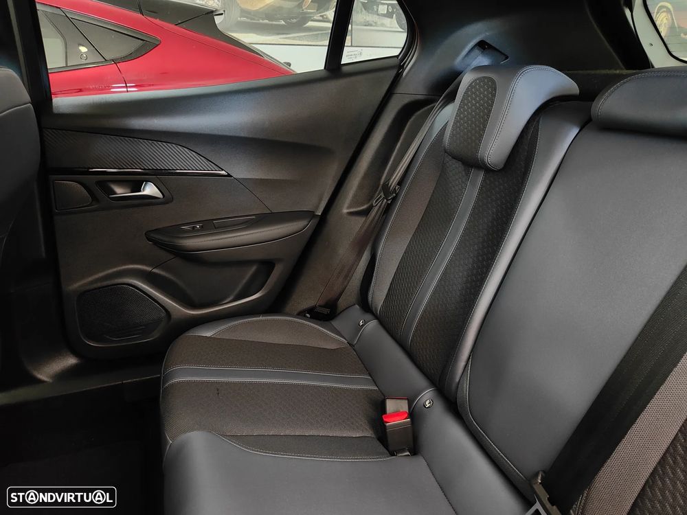 Peugeot 2008 1.2 PureTech Allure - 36