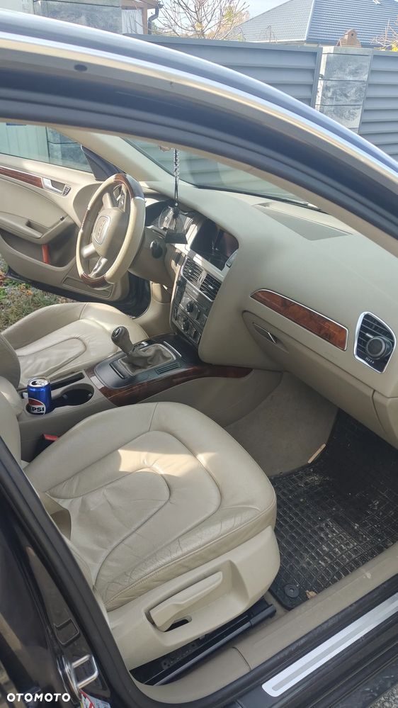 Audi A4 Limousine - 4