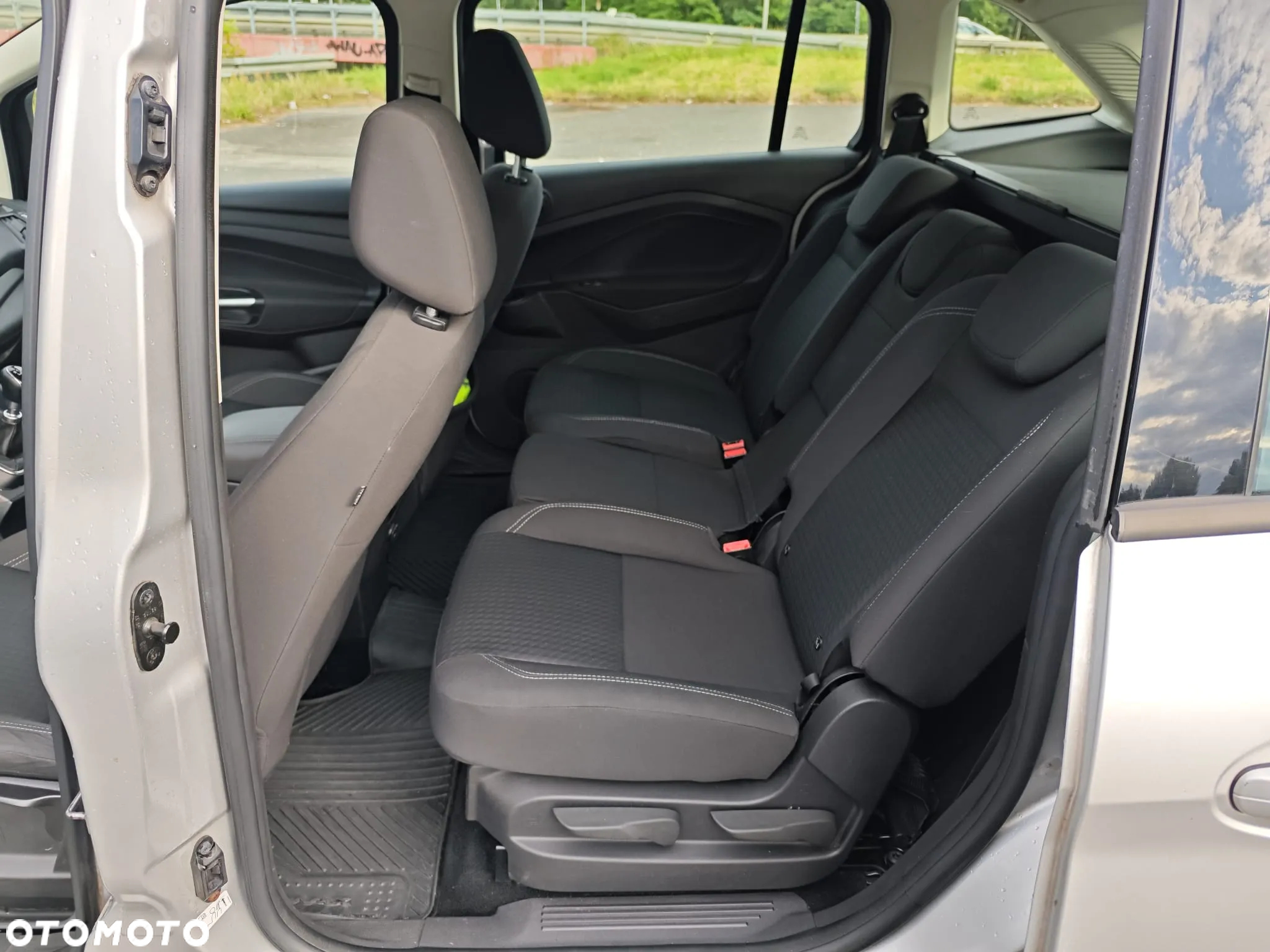 Ford Grand C-MAX - 11
