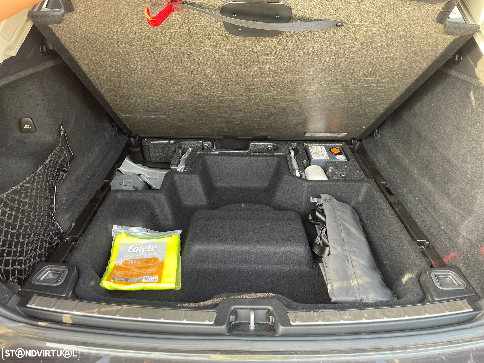 Volvo XC 60 2.0 D4 Momentum Geartronic - 9