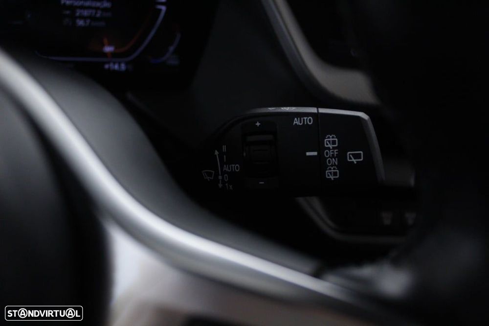 BMW 116 d Pack Desportivo M Auto - 25