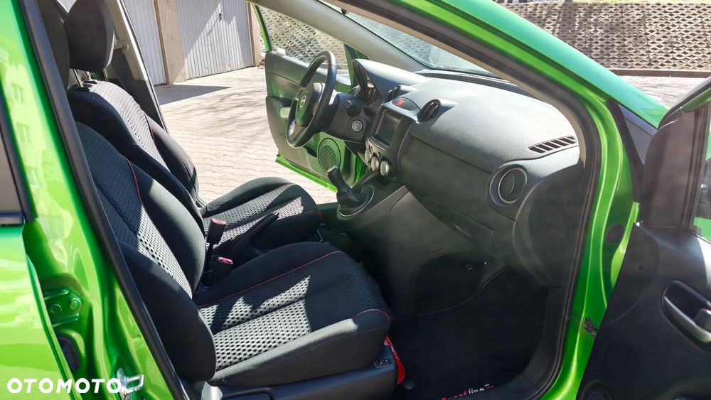 Mazda 2 1.3 Navi + - 18