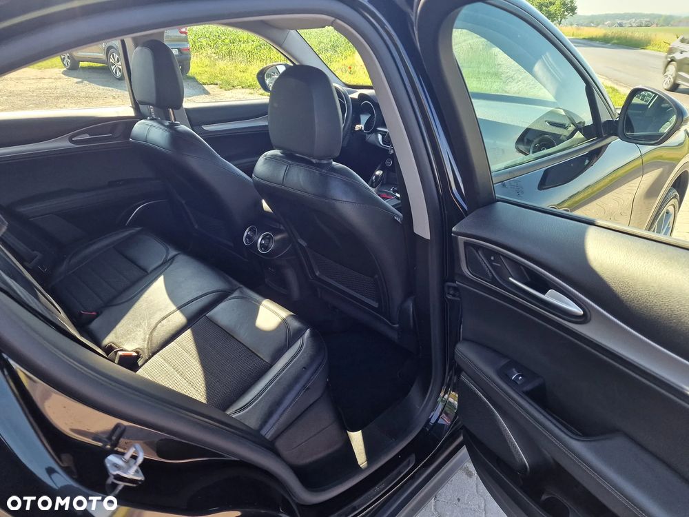 Alfa Romeo Stelvio 2.2 16V AT8 Q4 Intensa - 26