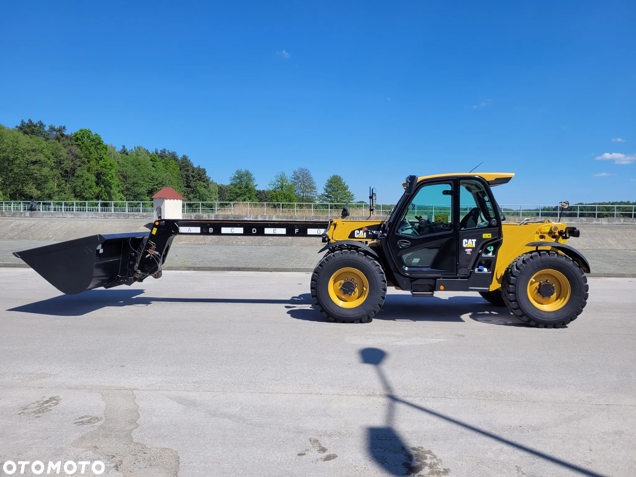 Caterpillar TH408D - 13