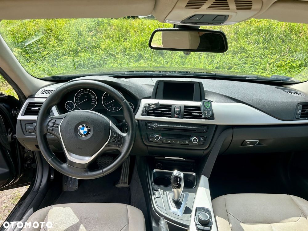 BMW Seria 3 320i - 7