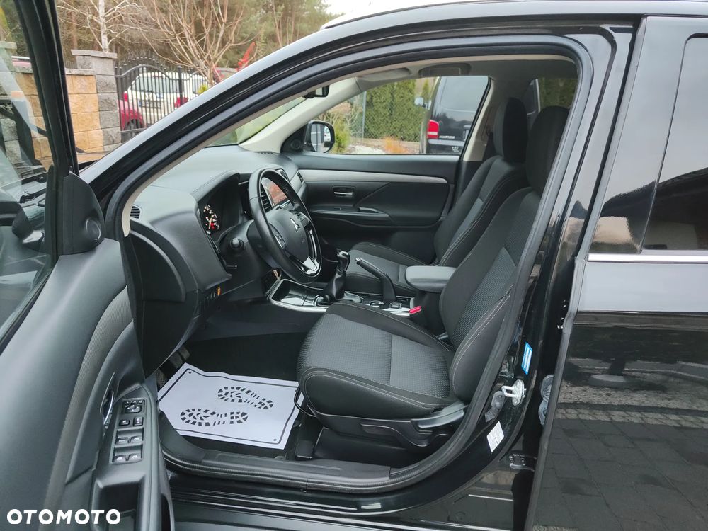 Mitsubishi Outlander 2.0 2WD Invite - 12