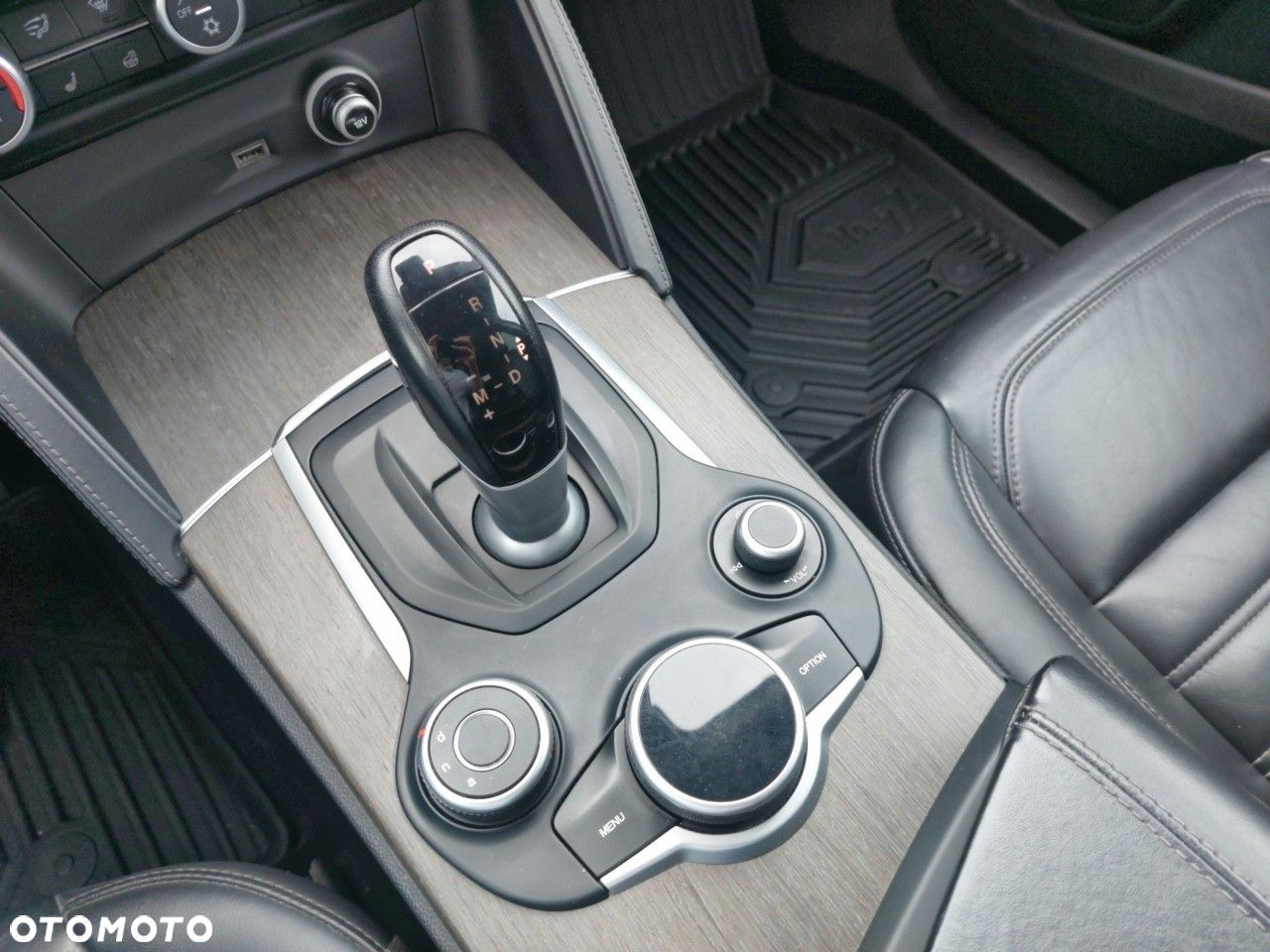 Alfa Romeo Stelvio - 14
