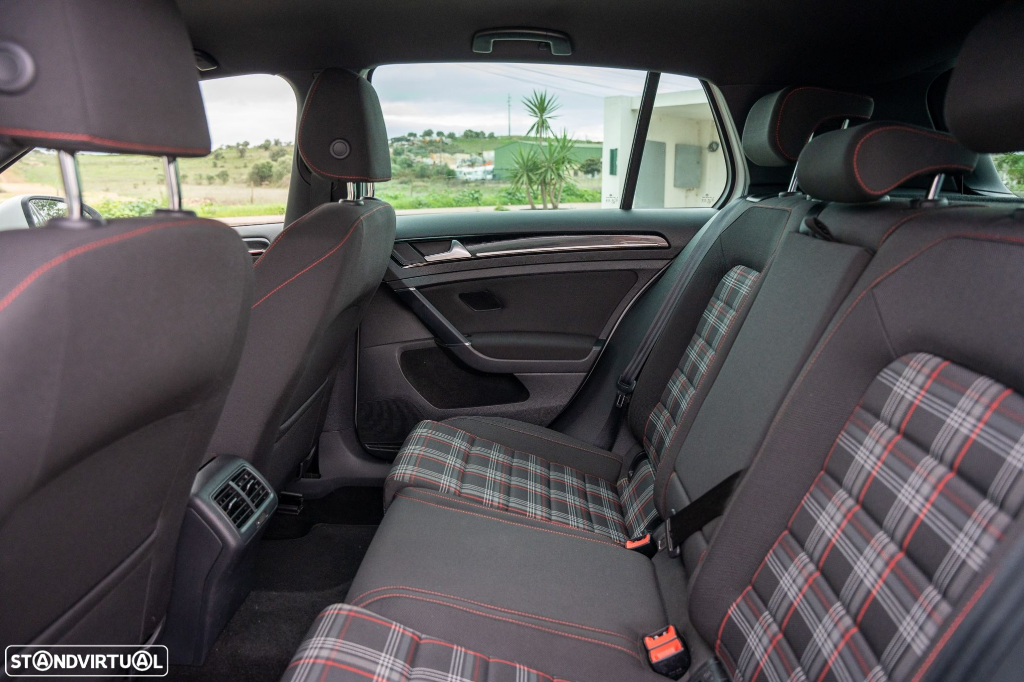 VW Golf 2.0 TSI R DSG - 16