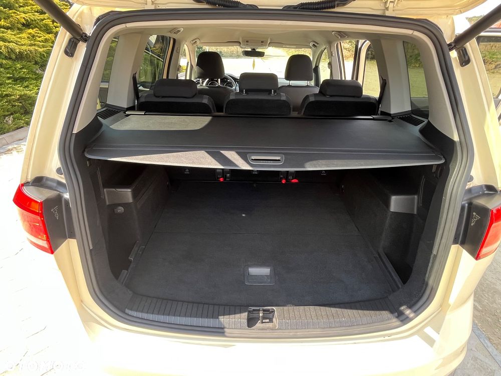 Volkswagen Touran 2.0 TDI SCR DSG Trendline - 17