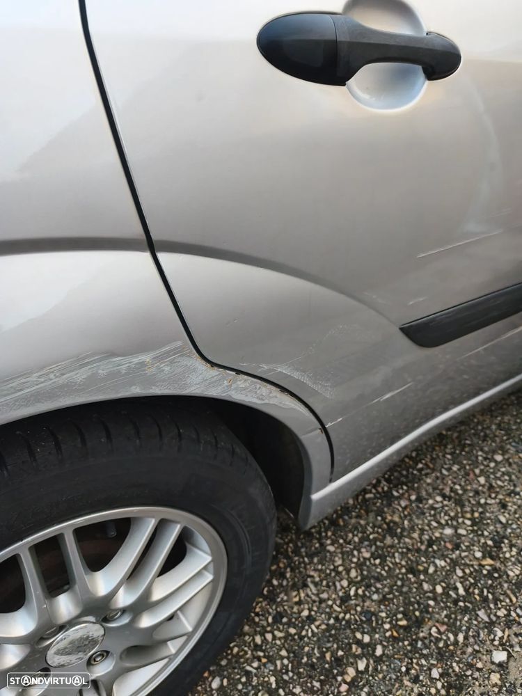 Ford Focus 1.6 Ghia - 5