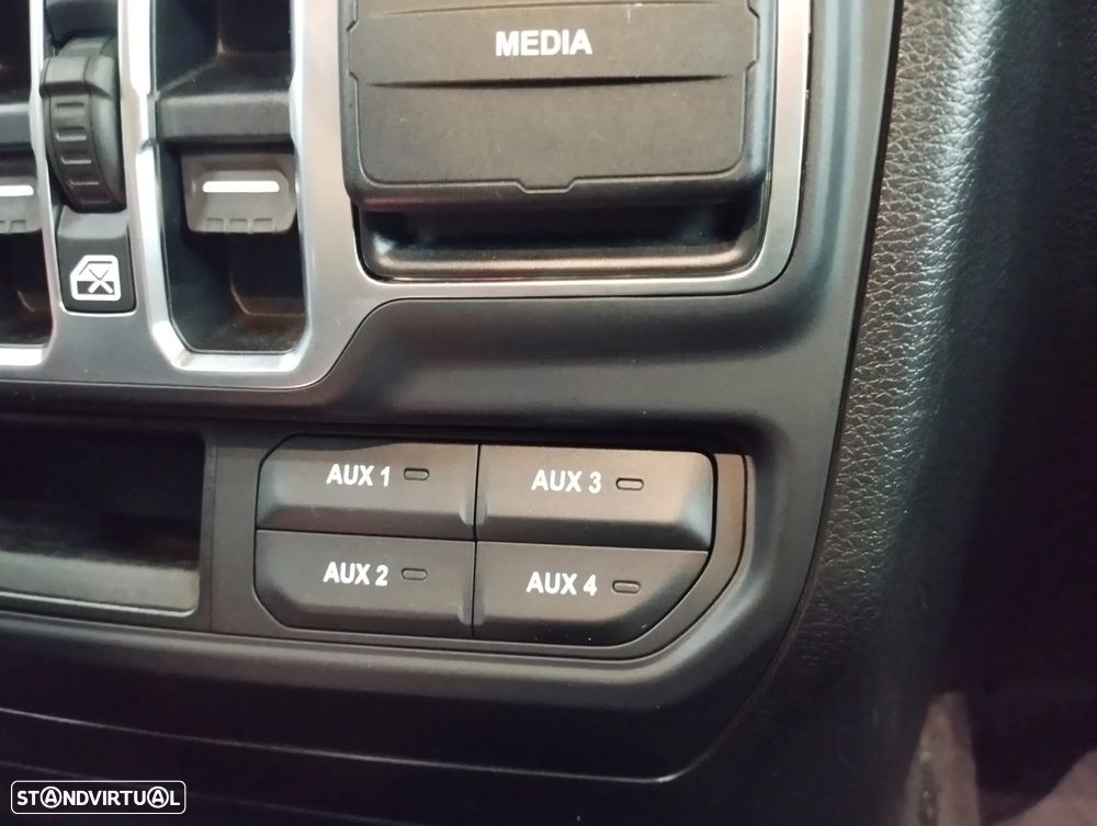 Jeep Wrangler Unlimited 2.2 CRD Sahara AT - 38