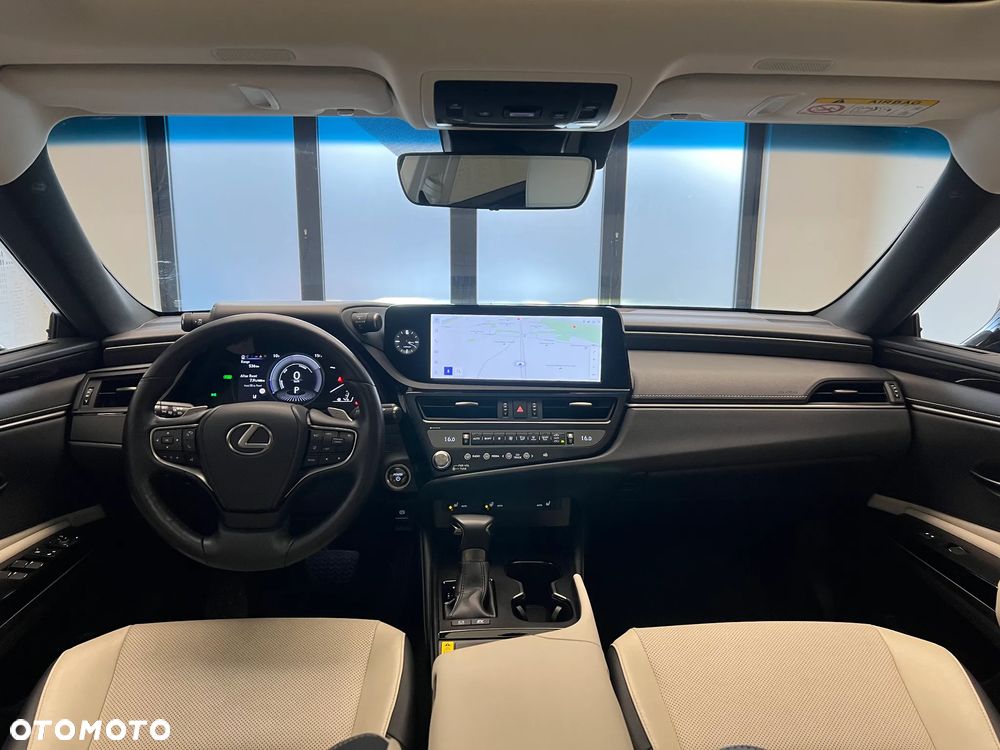 Lexus ES 300h F Sport Design - 4