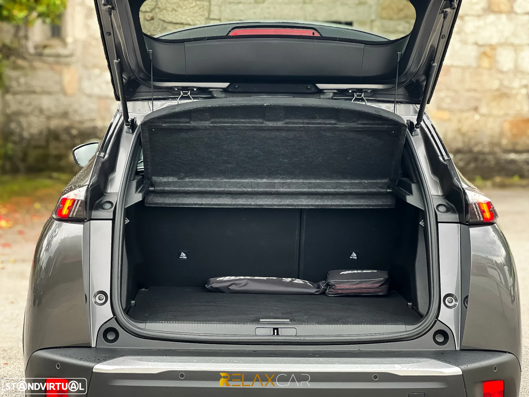 Peugeot 2008 1.2 PureTech Allure Pack EAT8 - 21