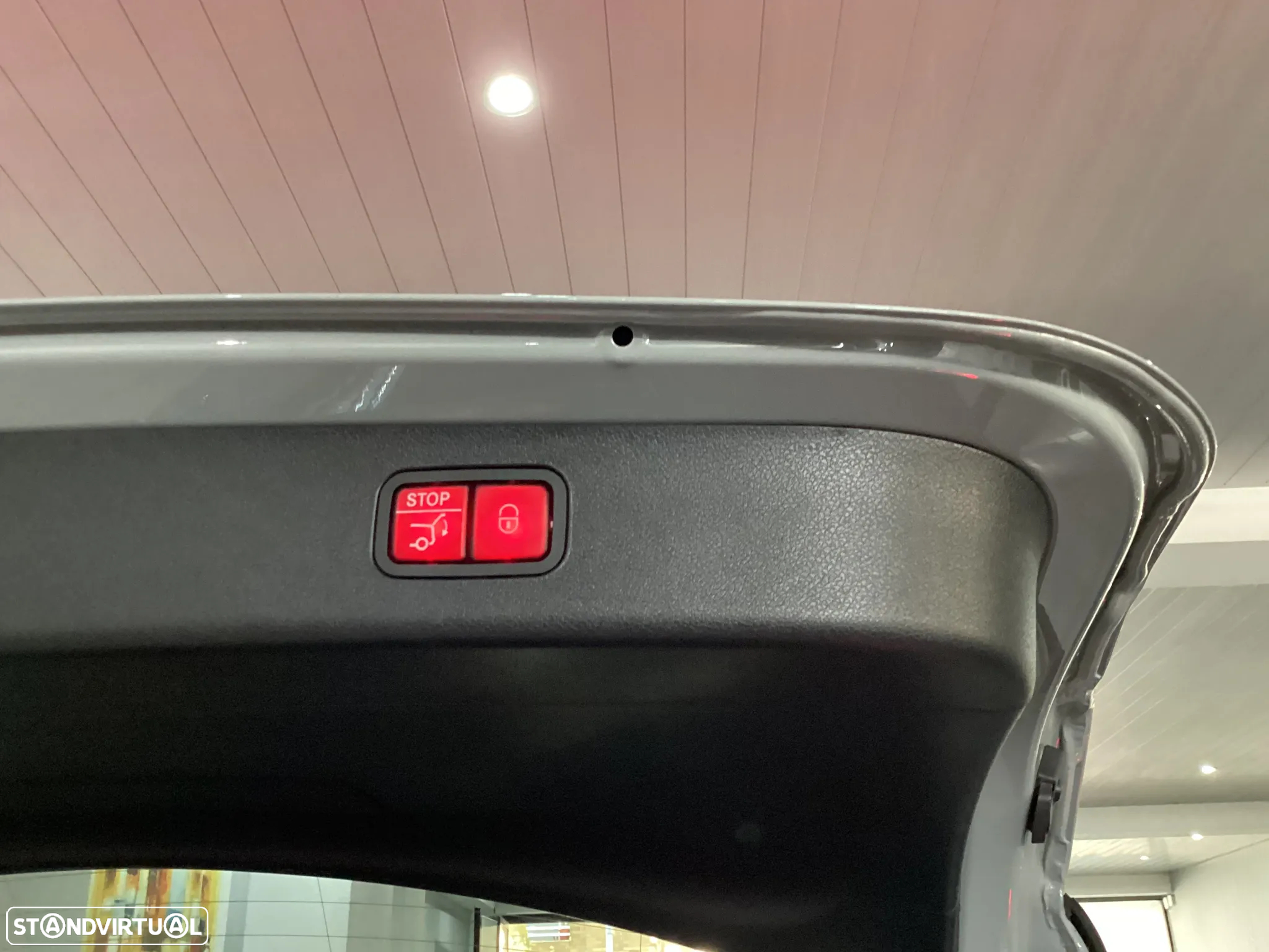 Mercedes-Benz E 300 e AMG Line - 32