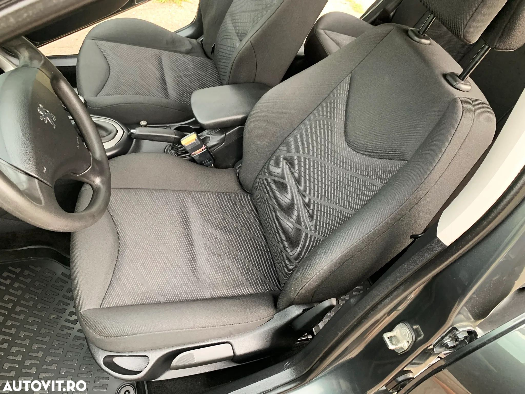 Peugeot 308 1.6HDi Confort Pack - 19