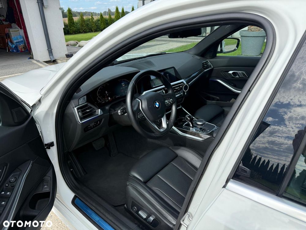 BMW Seria 3 330i xDrive - 10
