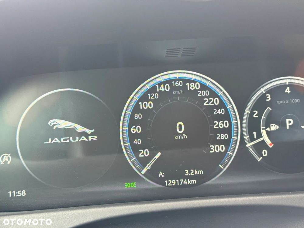 Jaguar XF 25t Portfolio - 23