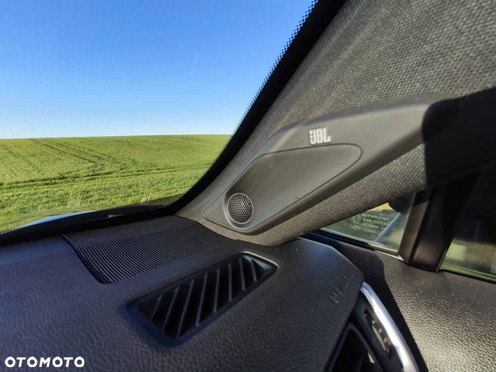 Toyota RAV4 2.5 Hybrid Black Edition by JBL 4x4 - 5