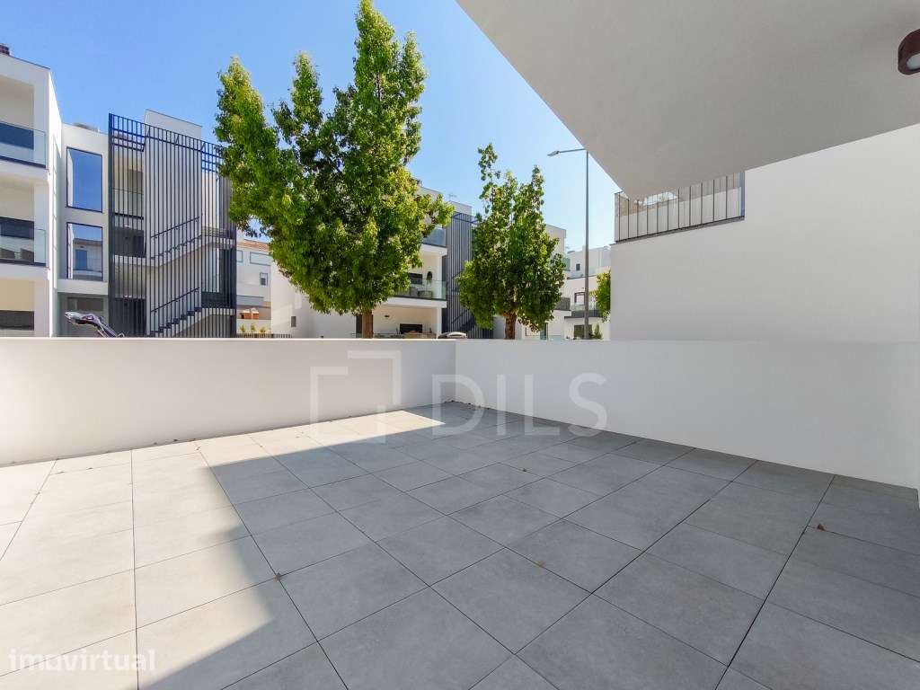 Apartamento T2 com terraço e garagem em Cabanas, Tavira - Grande imagem: 2/60