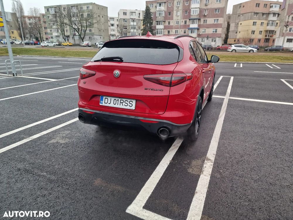 Alfa Romeo Stelvio 2.0 Turbo 16V AT8-Q4 Veloce Ti - 14