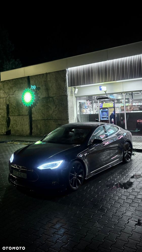 Tesla Model S - 3