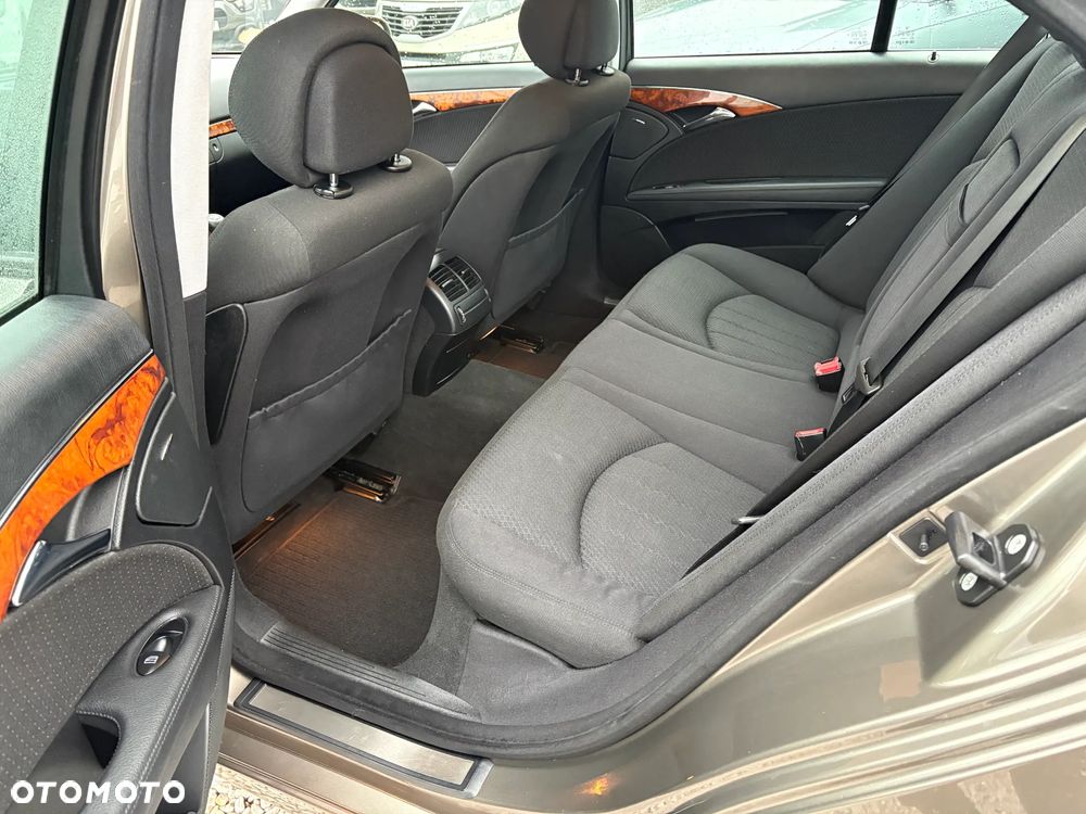 Mercedes-Benz Klasa E 200 CDI Elegance DPF - 12