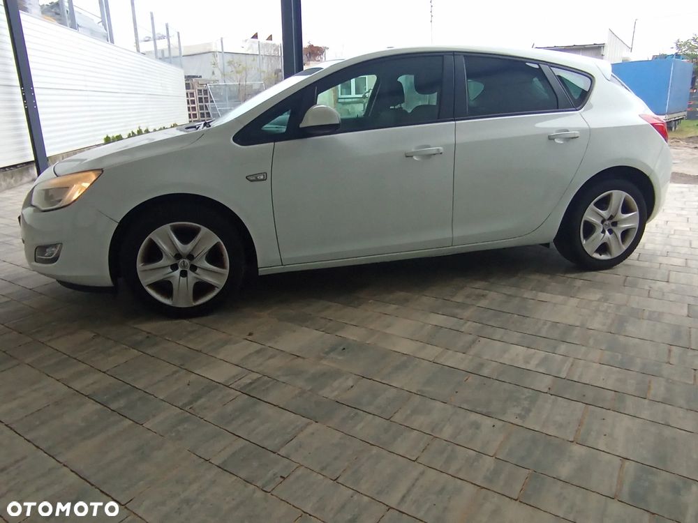 Opel Astra 1.4 Turbo Exklusiv - 4