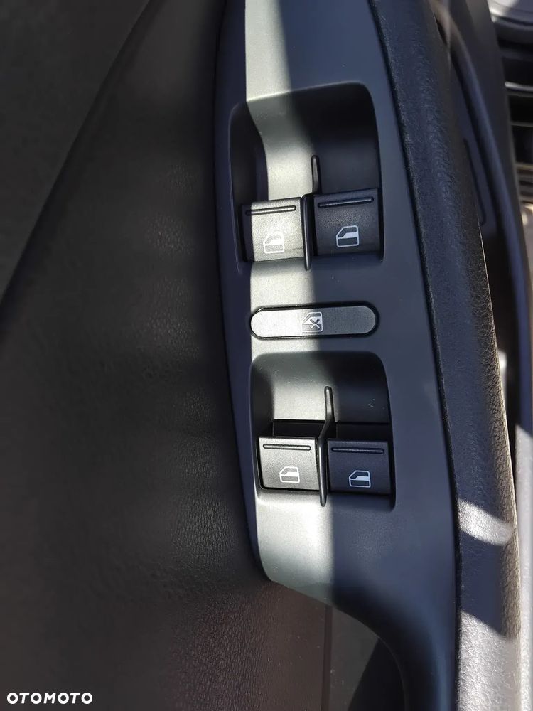 Volkswagen Jetta 2.0 TDI Highline - 17