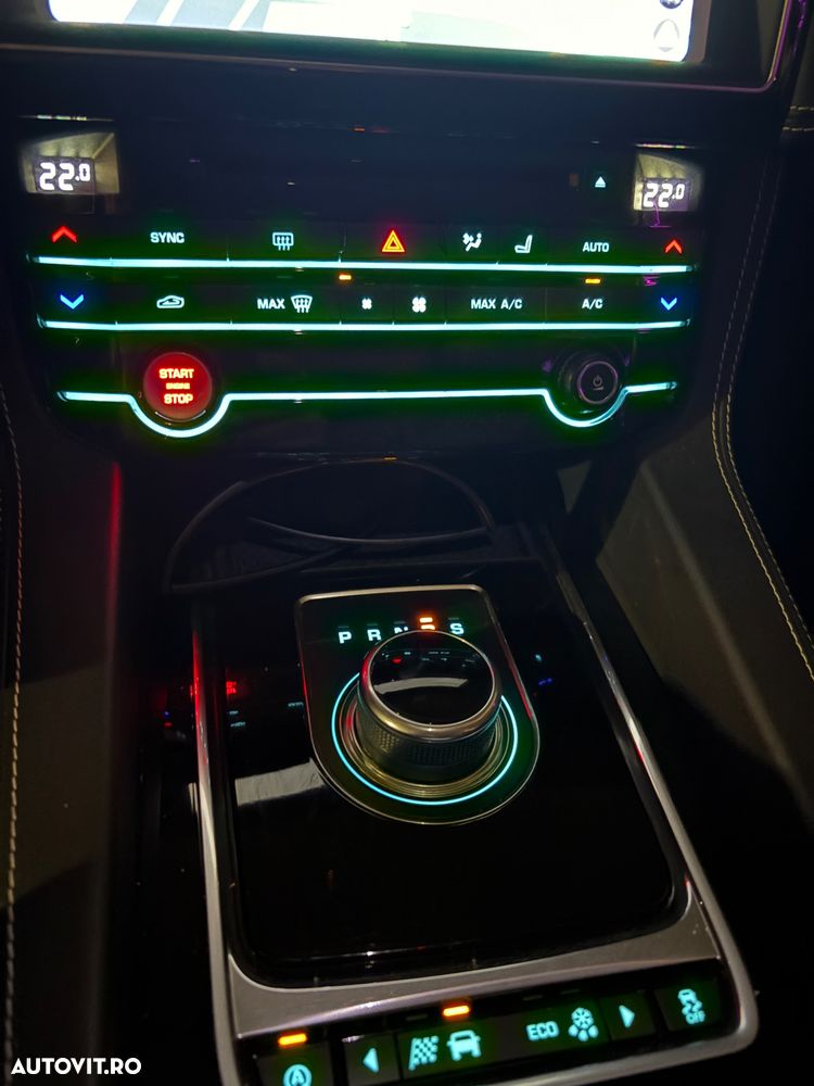 Jaguar F-Pace - 4