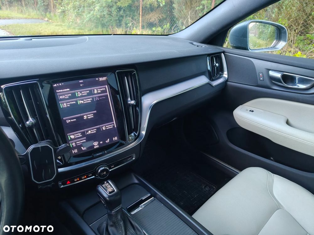Volvo V60 Cross Country T5 AWD Geartronic - 4