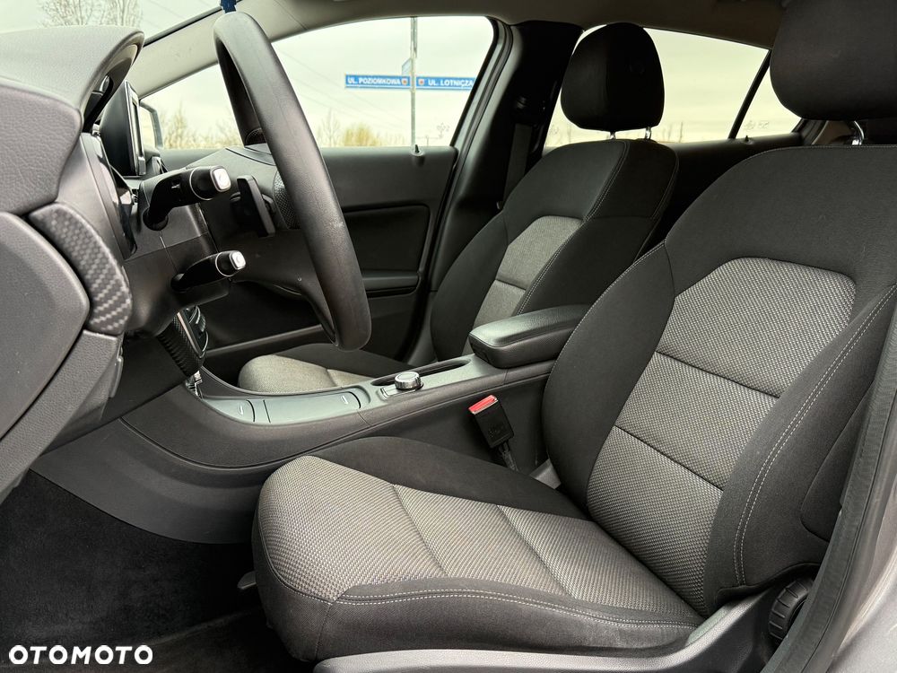 Mercedes-Benz GLA - 13