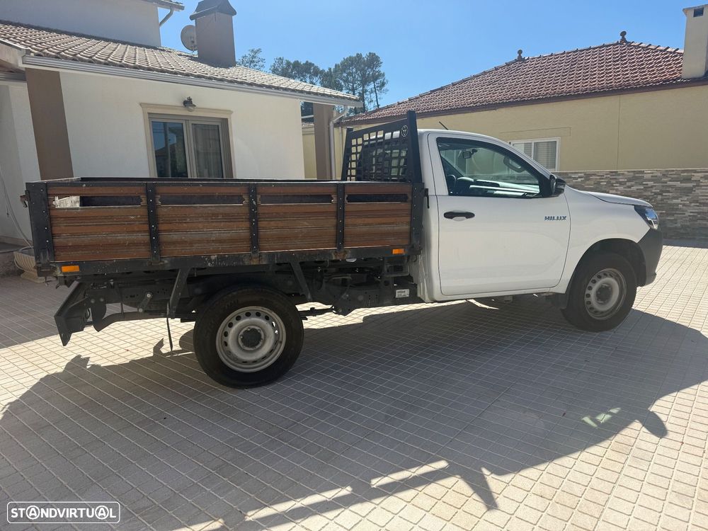 Toyota Hilux 2.4 D-4D 2WD CE CM - 7