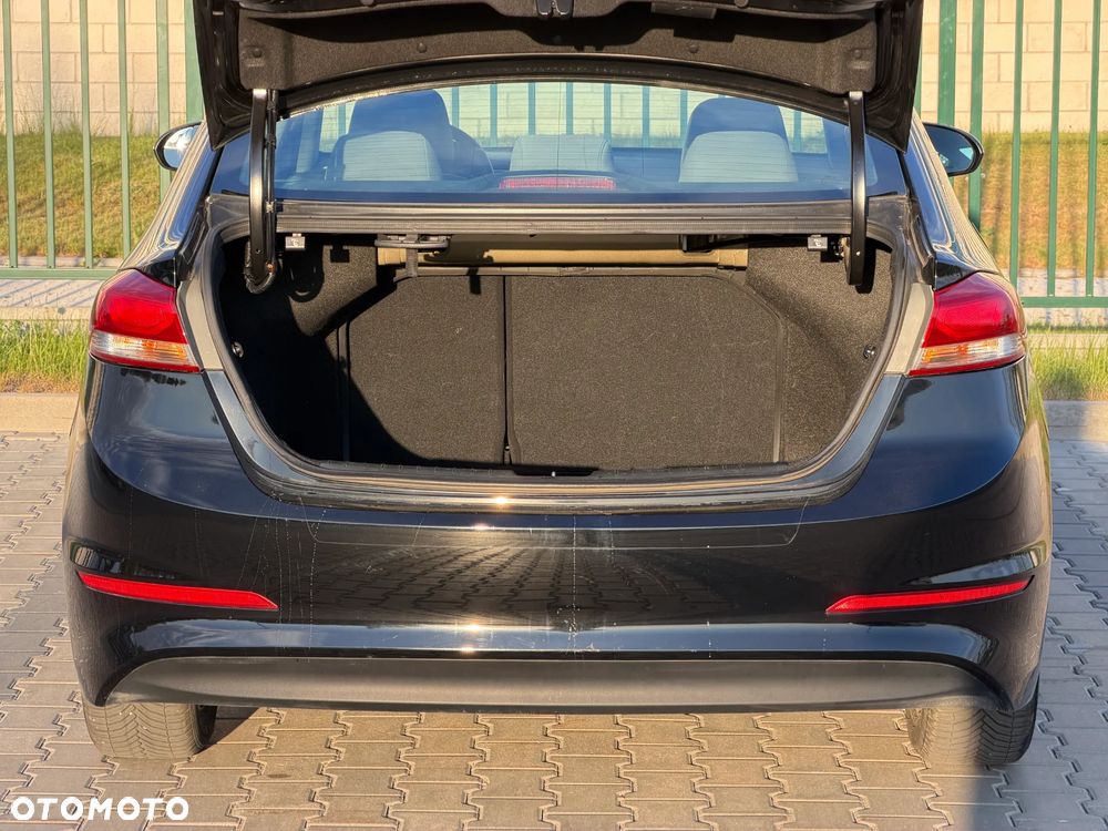 Hyundai Elantra - 14