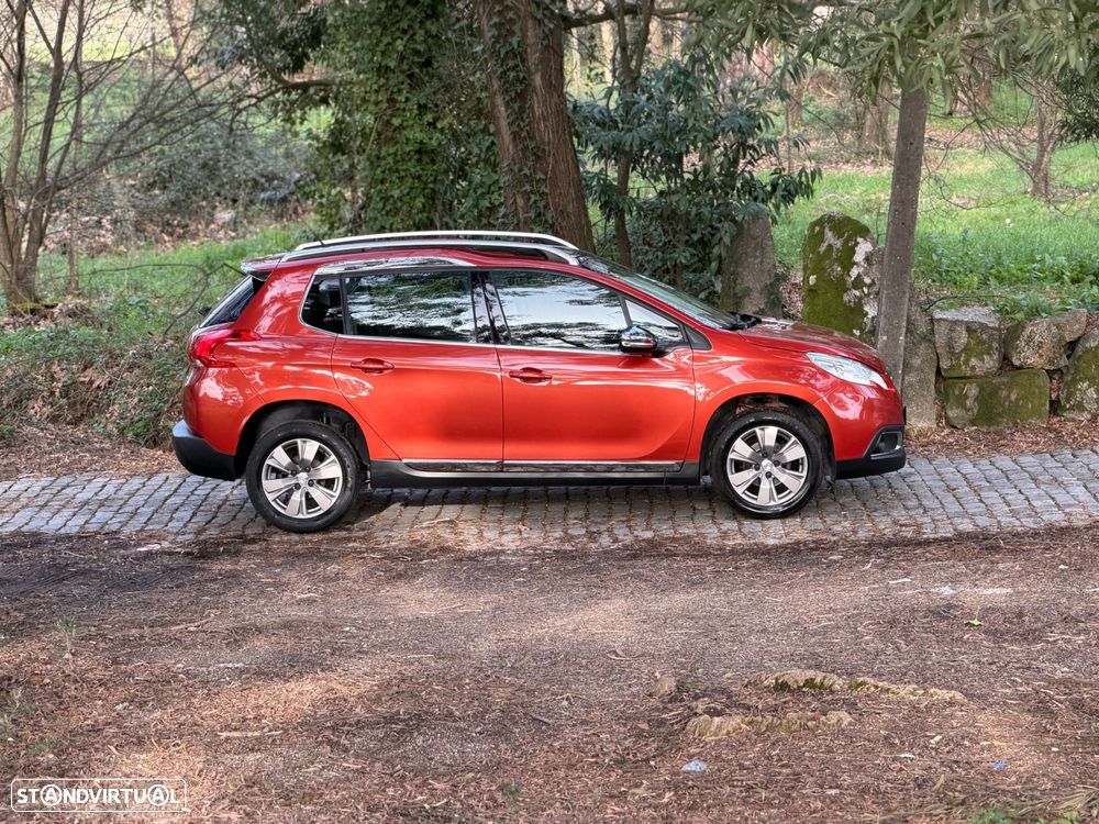 Peugeot 2008 1.2 PureTech Allure EAT6 - 8