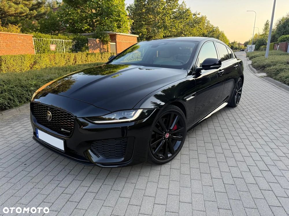 Jaguar XE 2.0 P250 R-Dynamic Black - 1