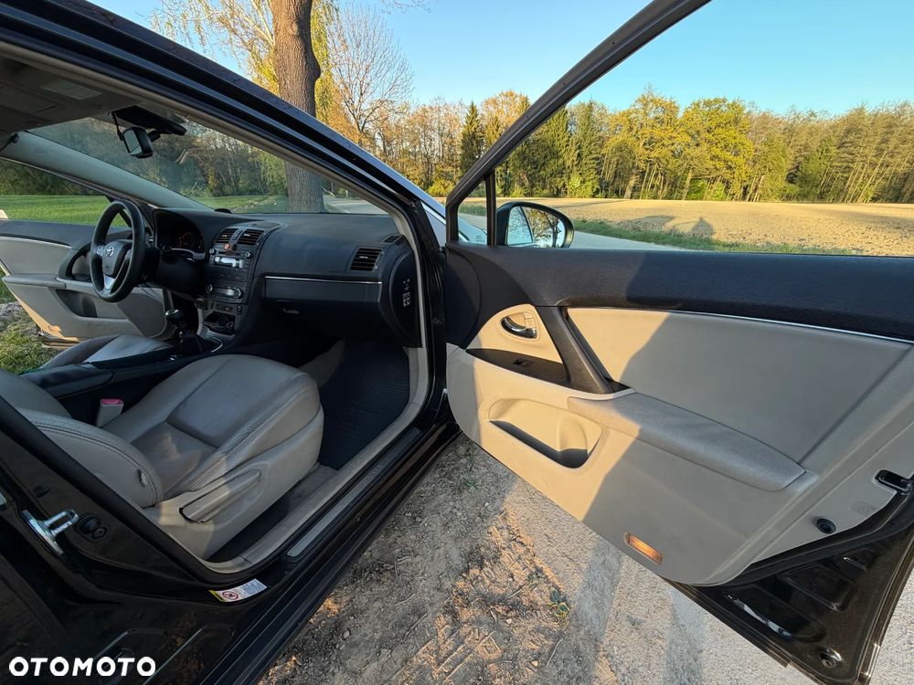 Toyota Avensis 1.8 Premium EU5 - 29