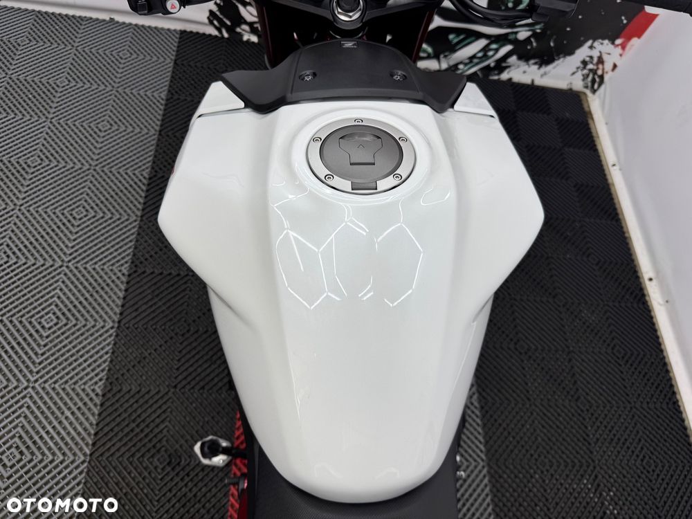 Honda CB - 23