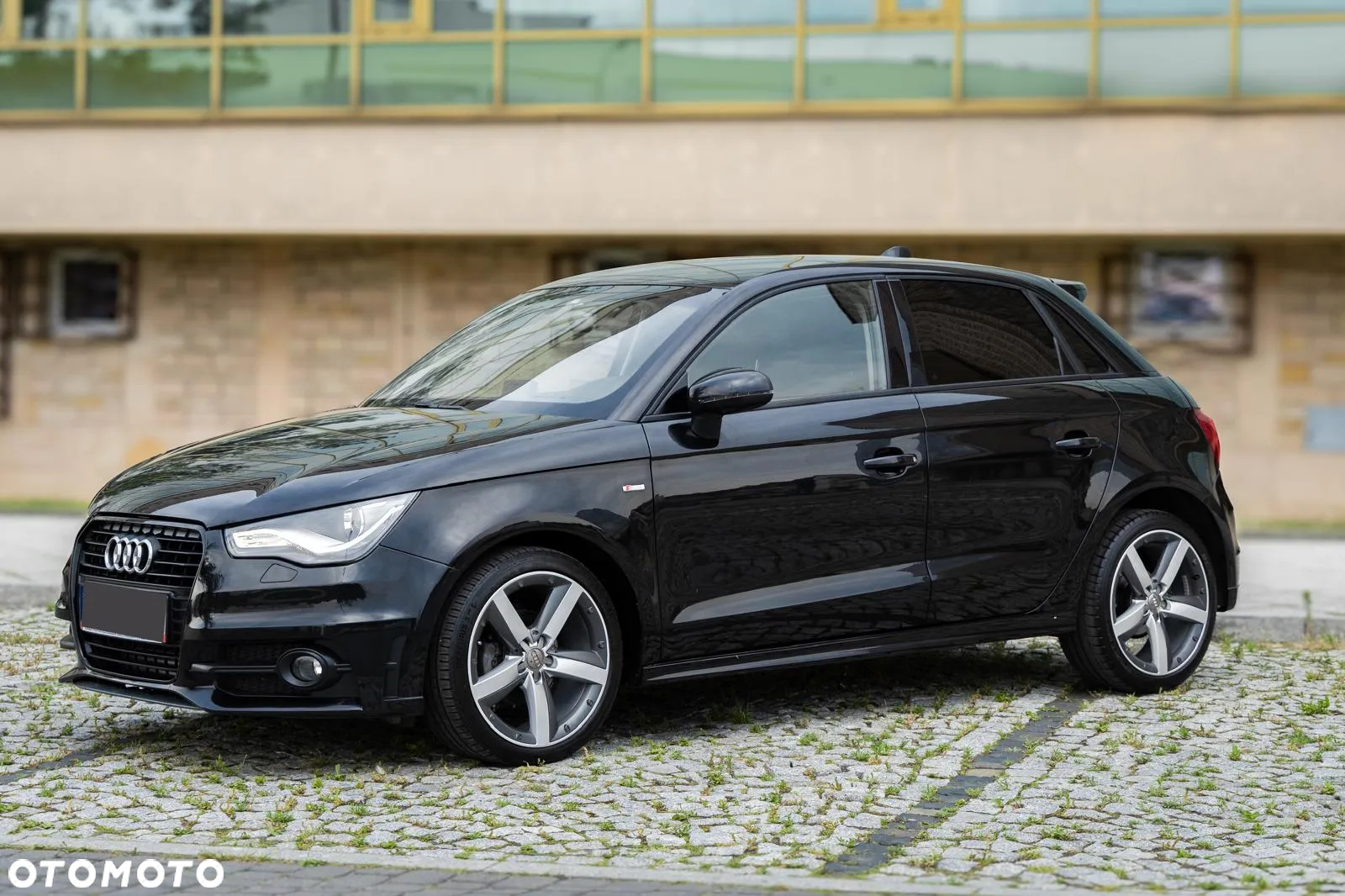 Audi A1 1.6 TDI Sportback S tronic S line Sportpaket - 4